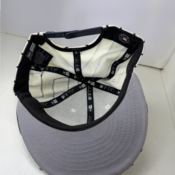 New Era 9Fifty NY Yankees Derek Jeter 2020 White and Navy Pinstripe SnapBack - Picture 5 of 12